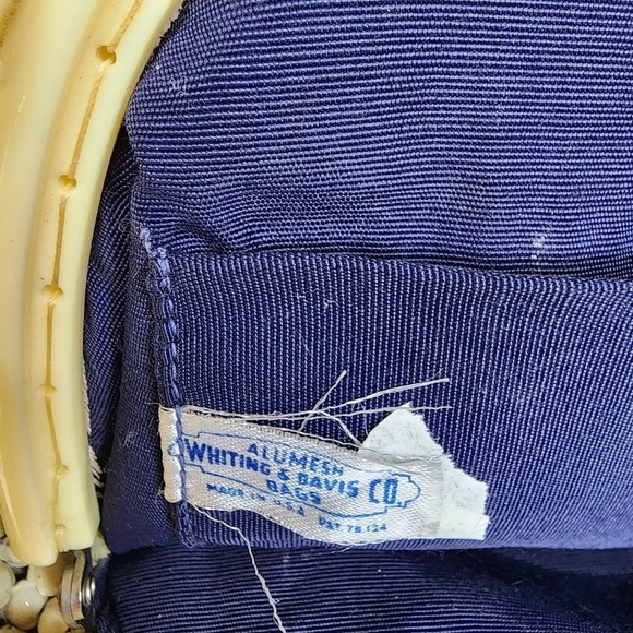 Vintage 40's Alumesh Whiting & Davis Co. Mesh Purse w/Bakelite Frame and Closure - Picture 5 of 11